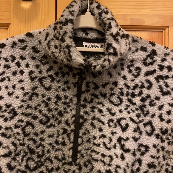 Black and white sweater - Picture 2 of 2